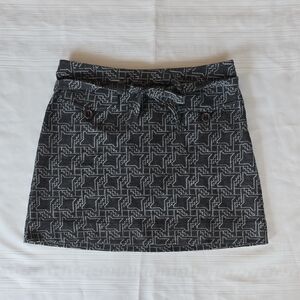 (Women's 3) Lux Gray and White Geometric Mini Skirt